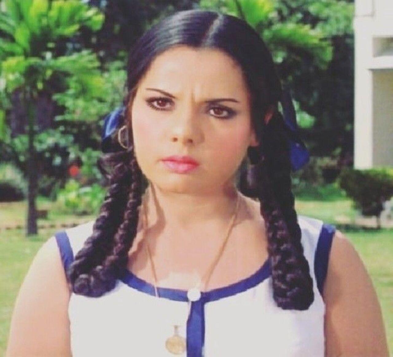 Not many would prefer two-folded braids, a staple hairstyle of Indian schoolgirls. But Mumtaz manages to look beautiful even in that. With a face card like hers, it barely matters.