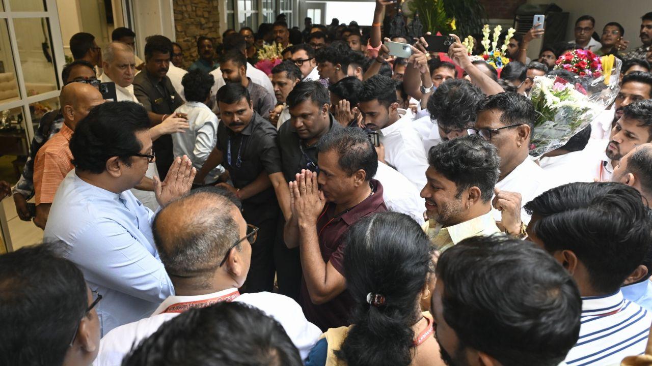 MNS sainiks greet party chief Raj Thackeray with flowers and heartfelt gestures, paying respect to him as a mentor on Guru Purnima.