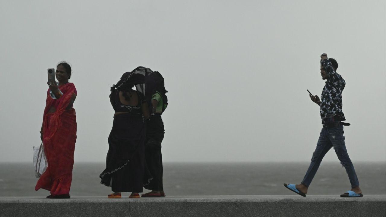 Amid the Mumbai rains people were seen enjoying the evening landscape during the showers at Marine Drive.