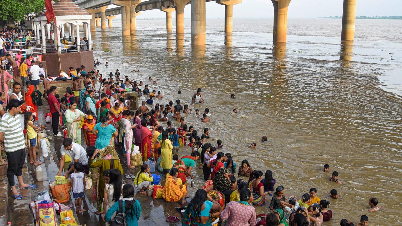 Devotees took a holy dip in the Ganga river in Patna on the occasion of the first Monday of Shravan