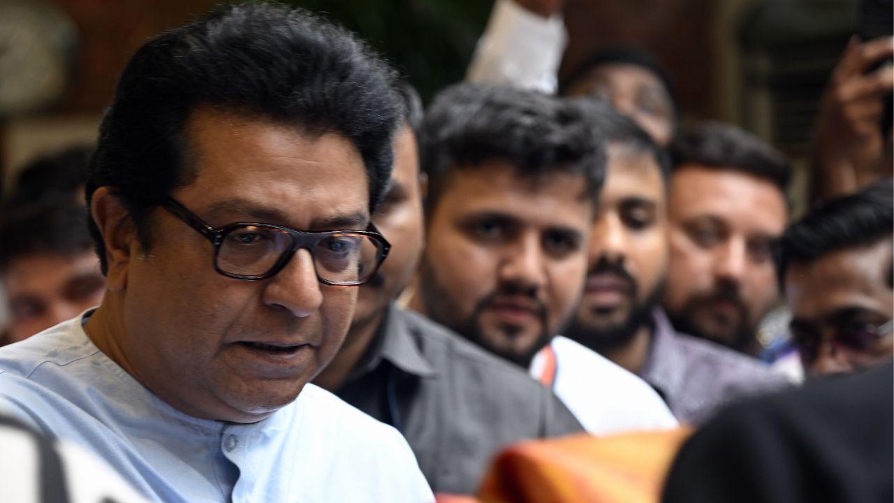 Party members mark the sacred day of Guru Purnima by visiting MNS chief Raj Thackeray and offering traditional tributes at Shivtirth, Dadar.