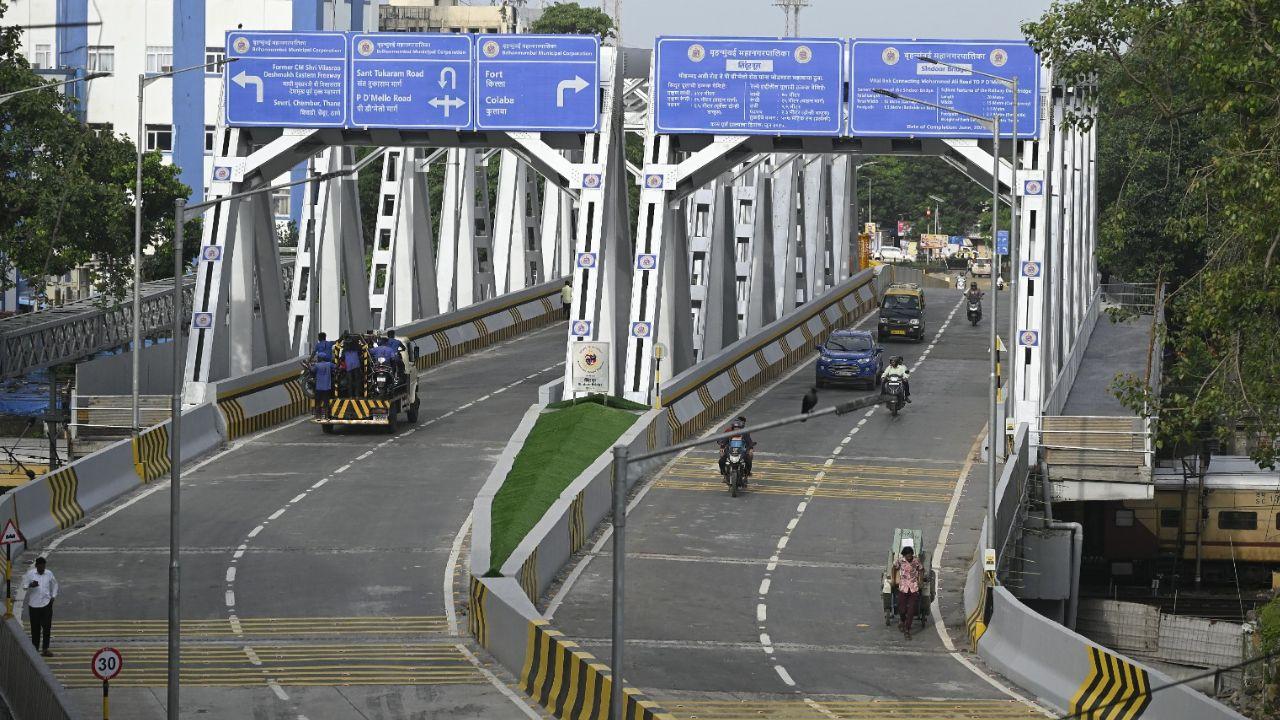 The road surface connecting Masjid to P D'Mello Road on the Sindoor Flyover is riddled with early damage, highlighting construction and drainage concerns.