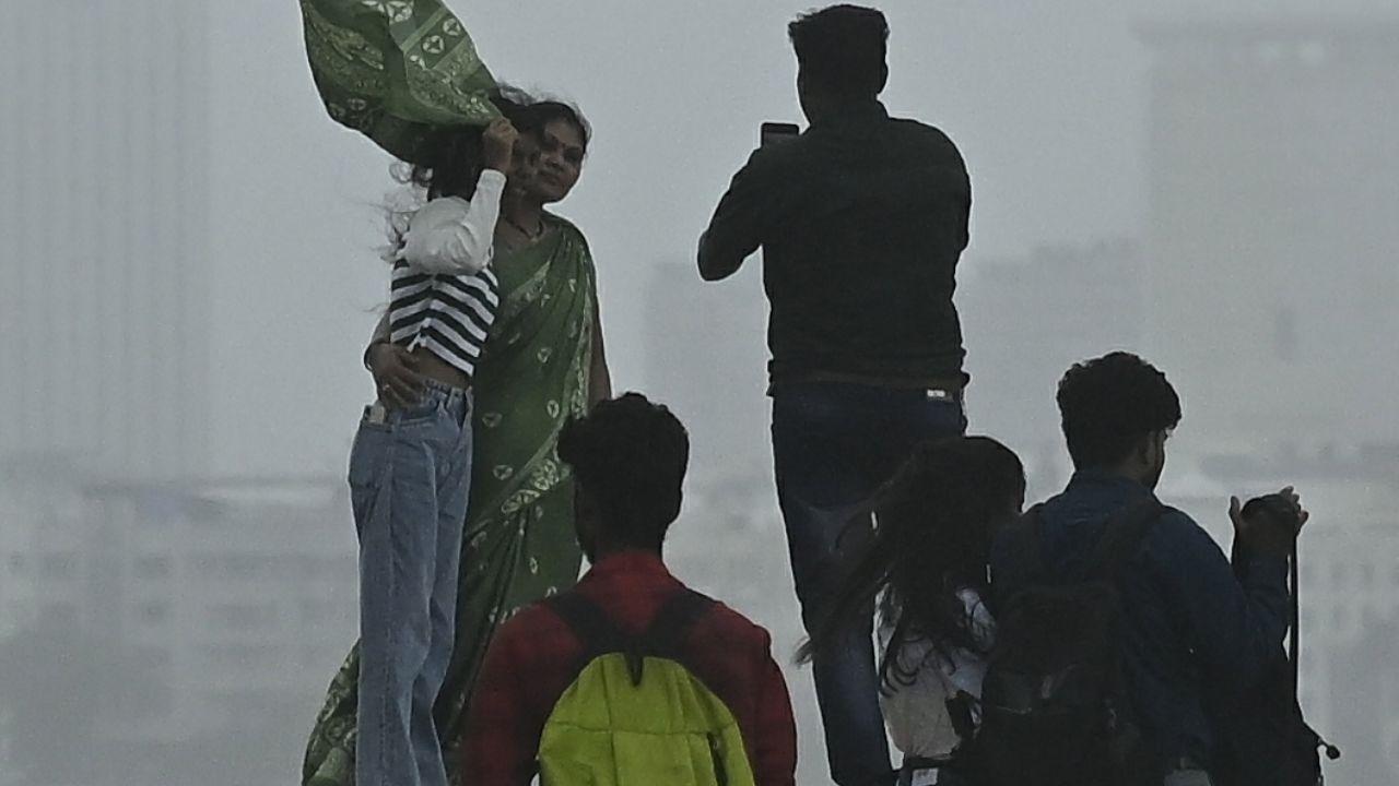 As per BMC data, Mumbai city recorded 21 mm of rainfall in 24 hours, while eastern and western suburbs received 33 mm and 26 mm respectively.