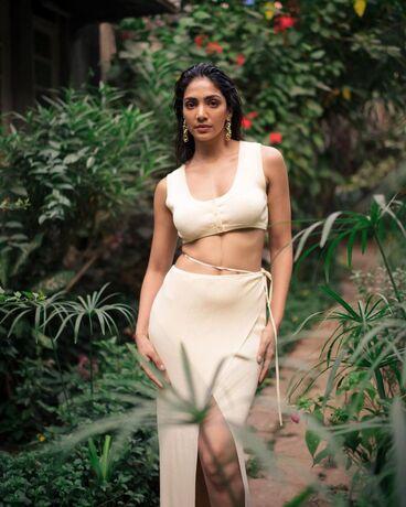 Her modelling career took off and she started appearing in several TV commercials as well as print advertisements.