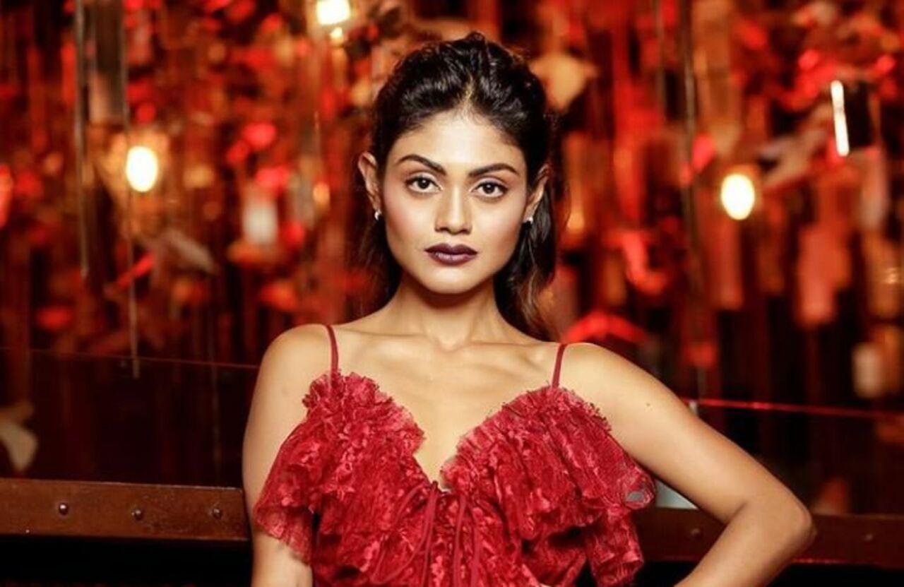 Sreejita De sizzles in this red hot sleeveless dress, which has 3D roses. Her dark and sensual makeup perfectly complements the look.