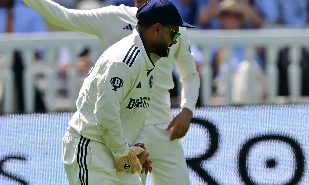 Injured Rishabh Pant walks off, Dhruv Jurel takes over keeping duties