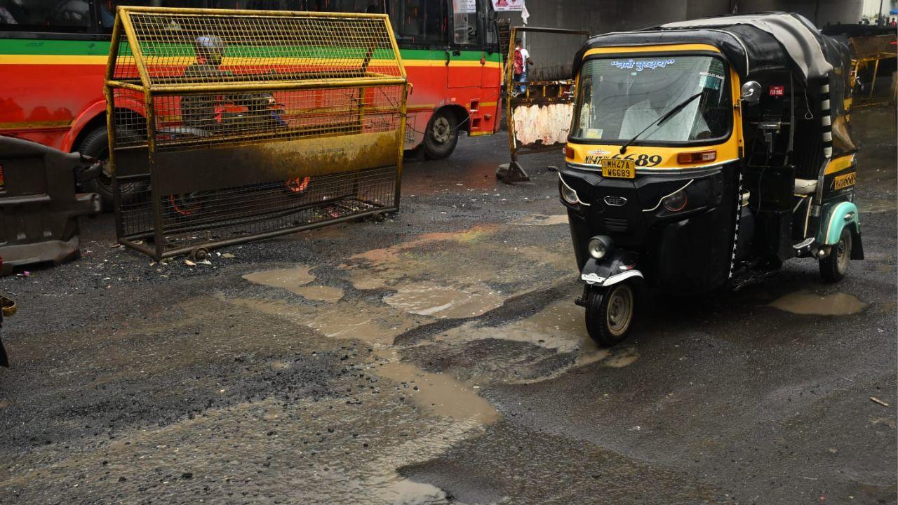 Construction of the Akurli bridge was started by the MMRDA in 2019, after receiving several complaints of accidents and the existing bridge being declared one of the most dangerous accident spots