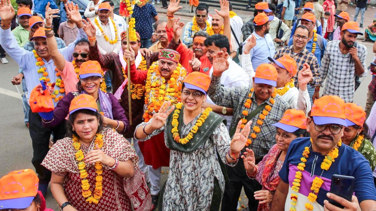 With this, a total of 89,101 pilgrims have departed from the Jammu base camp for the Valley since July 2, when Lieutenant Governor Manoj Sinha flagged off the first batch