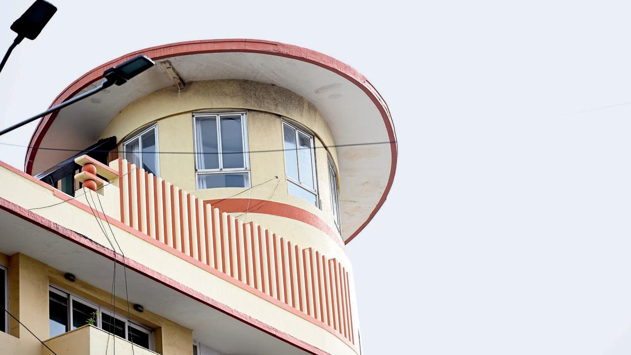 SOONA MAHAL,  MARINE DRIVE