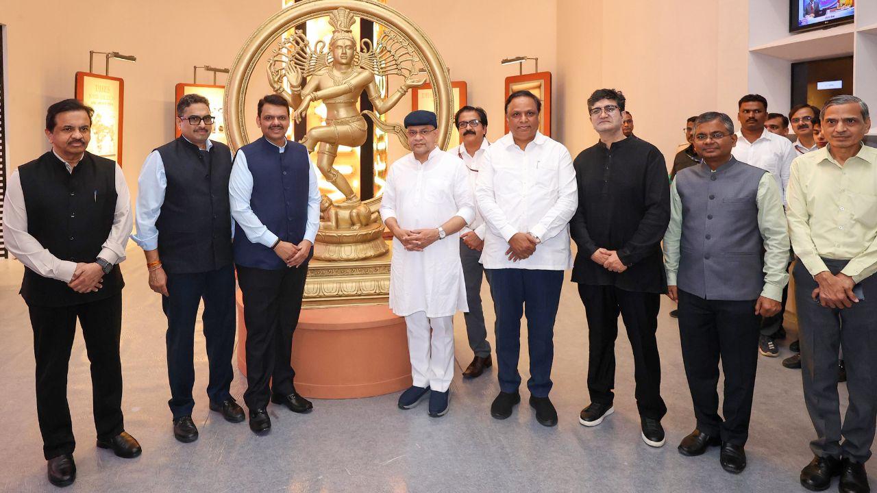 The other officials who attended the inauguration include Sanjay Jaju, the Information and Broadcasting Secretary, and Ashish Shelar, the State's Minister of Cultural Affairs