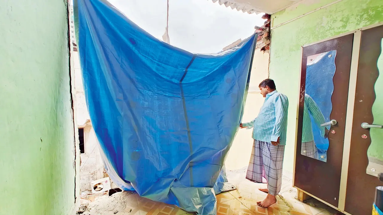 Eight injured in Bandra chawl collapse discharged, neighbours provide shelter