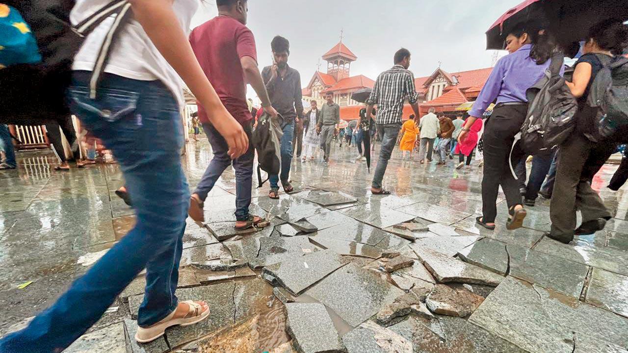 Mumbai: Pavement at Bandra Station West lasts barely 10 days