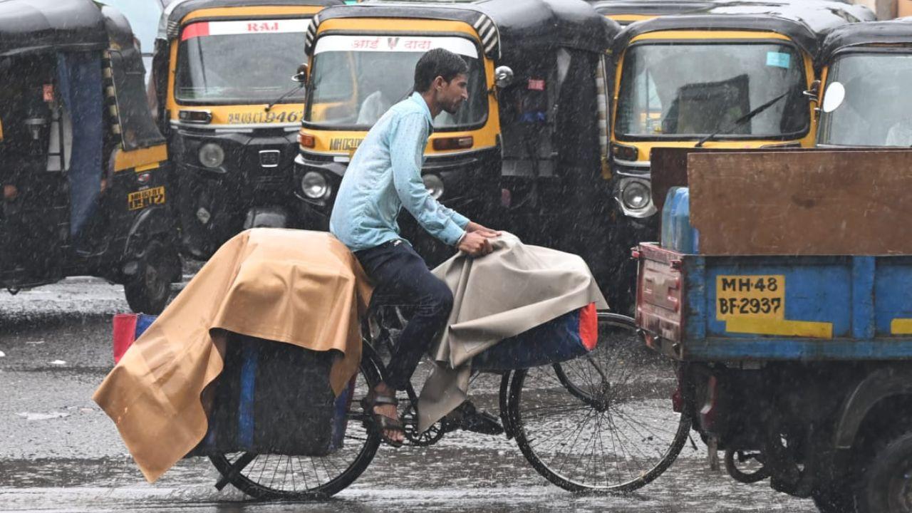Mumbai on Friday experienced rains and heavy showers were reported in several parts of the city