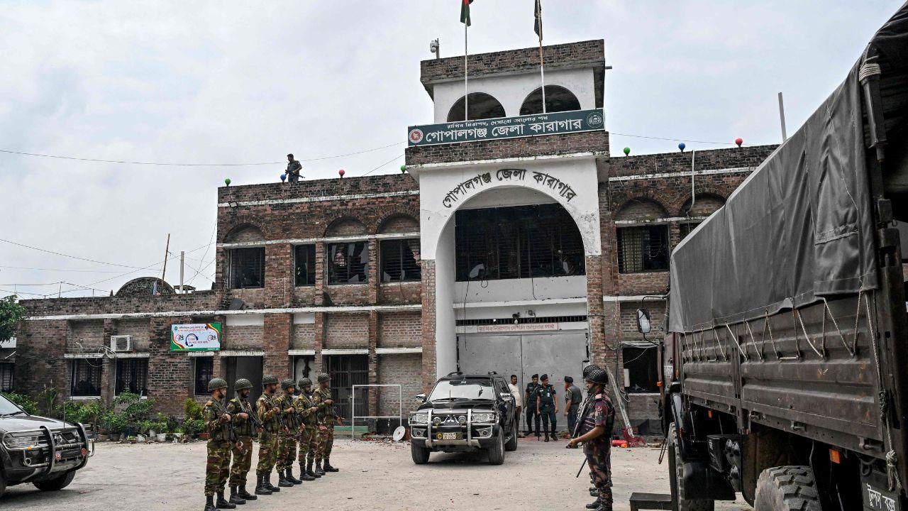 In response, the government imposed a curfew in Gopalganj from 8 pm on Wednesday until 6 pm on Thursday to control the situation