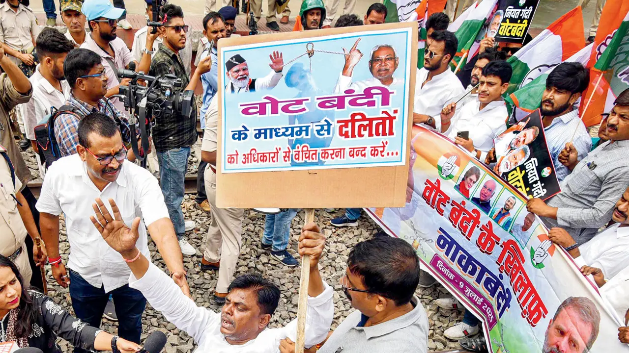 SC allows EC to continue with electoral roll revision in Bihar