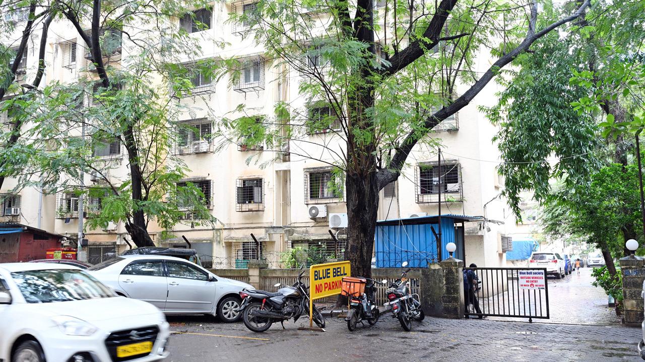 Mumbai: Retired Mantralaya official dupes 28 state staffers in Powai scam