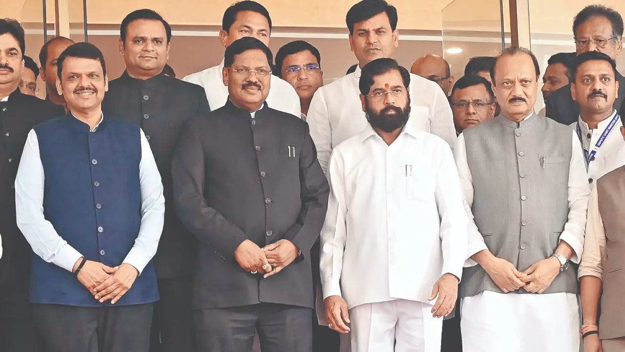 Maharashtra CM Devendra Fadnavis lauds CJI at felicitation event