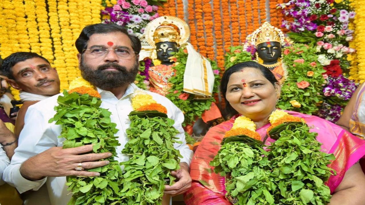 Meanwhile, Maharashtra Deputy Chief Minister Eknath Shinde performed the Maha Abhishek of Lord Vitthal and Goddess Rukmini at the Vitthal Rukmini Temple in Wadala. Shinde extended his greetings on the occasion and stated that the government has allocated Rs 25 crore for the temple's redevelopment.