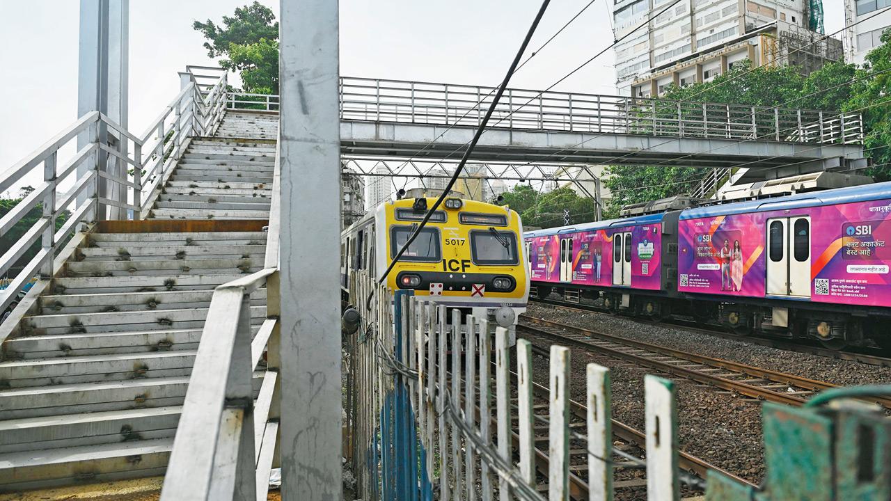 mid day impact: Charni Road s hanging FOB gets staircase residents cheer mid day impact: Charni Road s hanging FOB gets staircase residents cheer