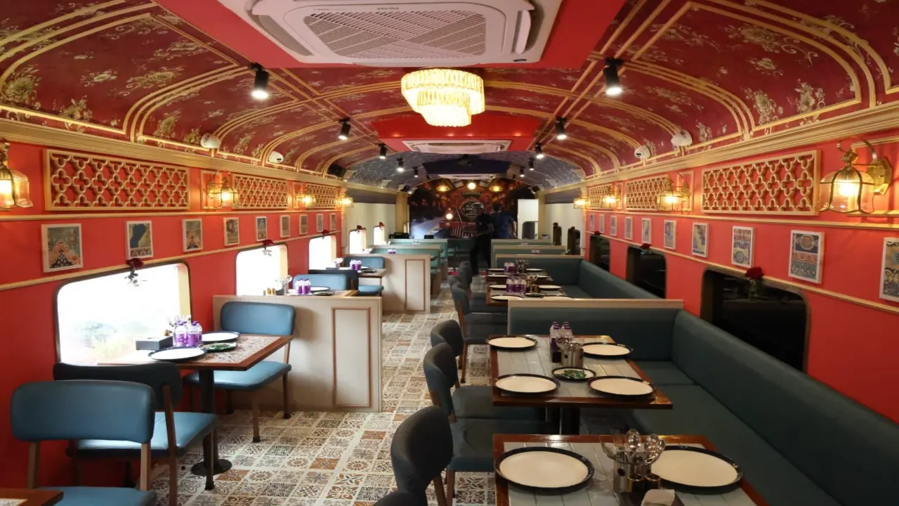 Mumbaikars can now visit the Rail Coach Restaurant at Bandra station 