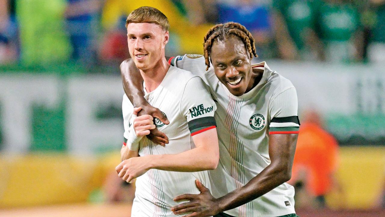 Own-goal helps Chelsea edge out Palmeiras 2-1
