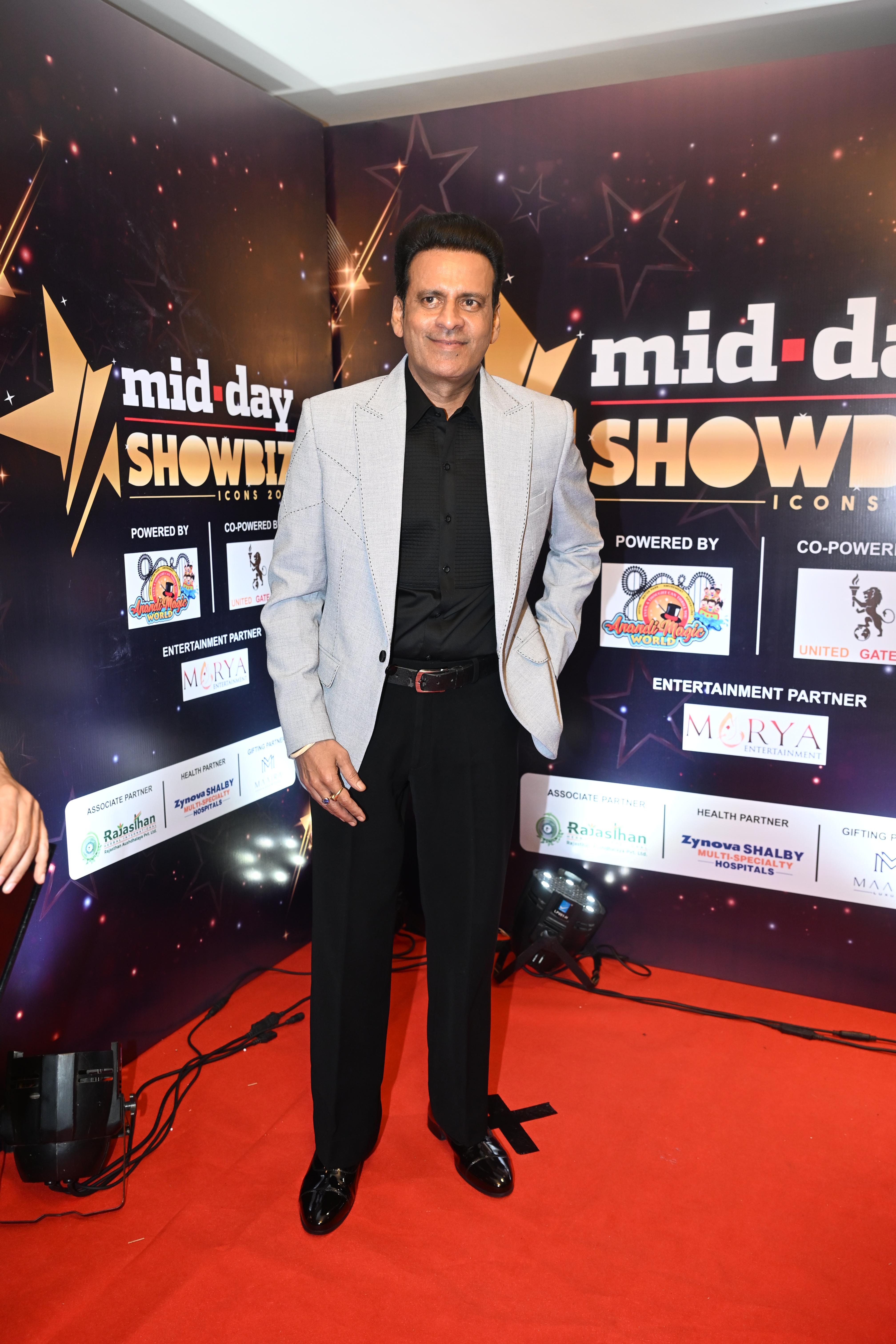 The Family Man star Manoj Bajpayee also marked his attendance at the mid-day Showboz Icons Awards 2025. He wore a grey coat and paired it with black shirt, pants and shoes. 