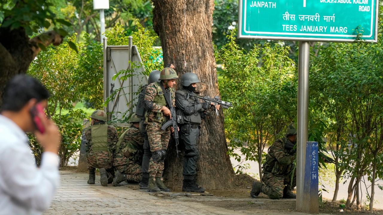 The security teams practised rescue operations involving simulated casualties. Paramedics and Delhi Fire Services officials demonstrated the rapid evacuation and treatment of mock-injured people, simulating the process of triage and ambulance support. The coordination with emergency medical services was a key part of the drill