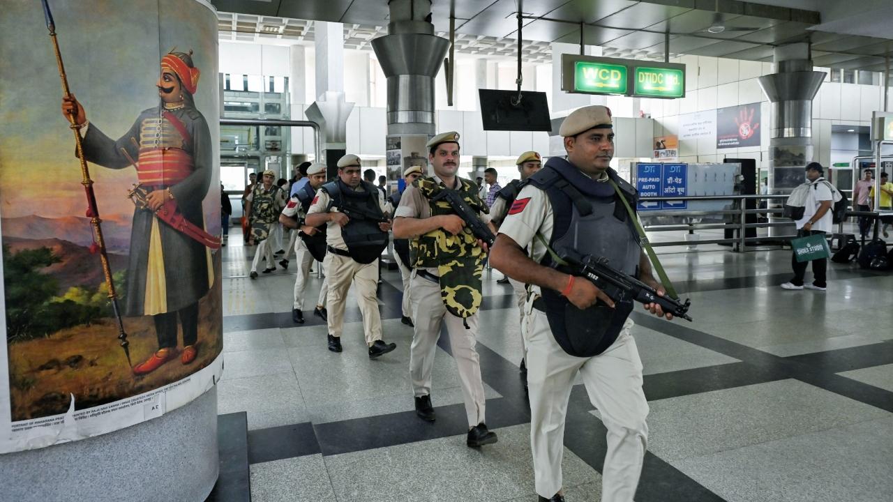 Specialised units like the bomb disposal and dog squads carried out anti-sabotage checks at the terminal. Metal detectors and hand-held scanners were used to frisk people, while luggage was screened using X-ray baggage scanners. Officials also inspected hotel logbooks in the vicinity to check for any suspicious entries, a standard procedure during real-life anti-terror operations