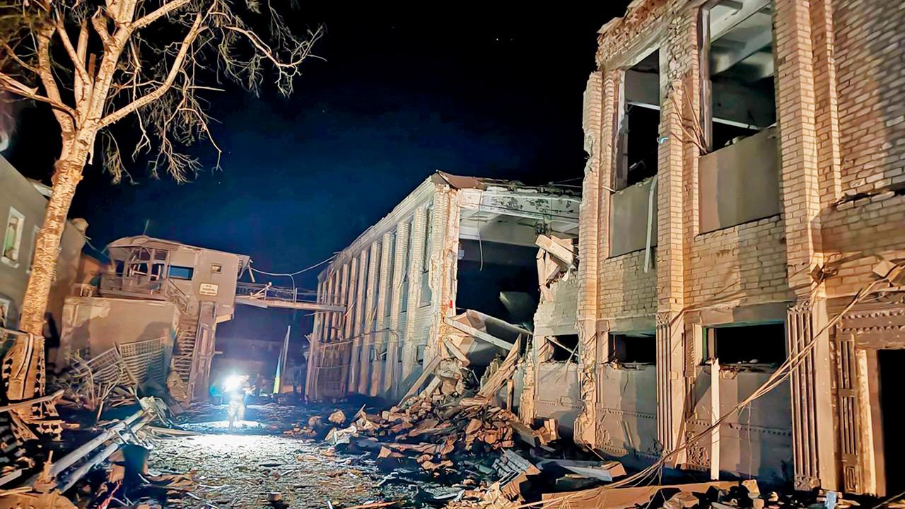 Russian strikes on Ukrainian prison and medical facility kill at least 22