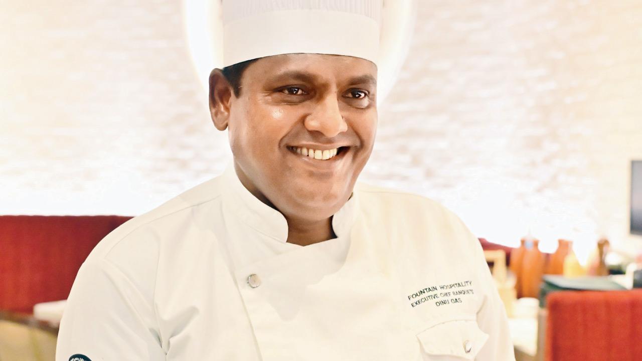 Chef Dinoo Das has been with Fountain Sizzlers since inception. Pics/Shadab Khan