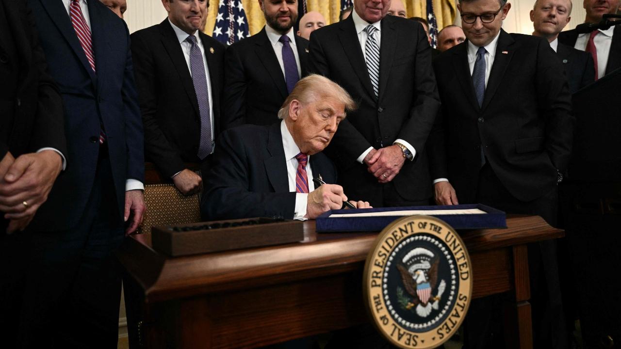 Trump recognised the many industry leaders present for the signing of the GENIUS Act.