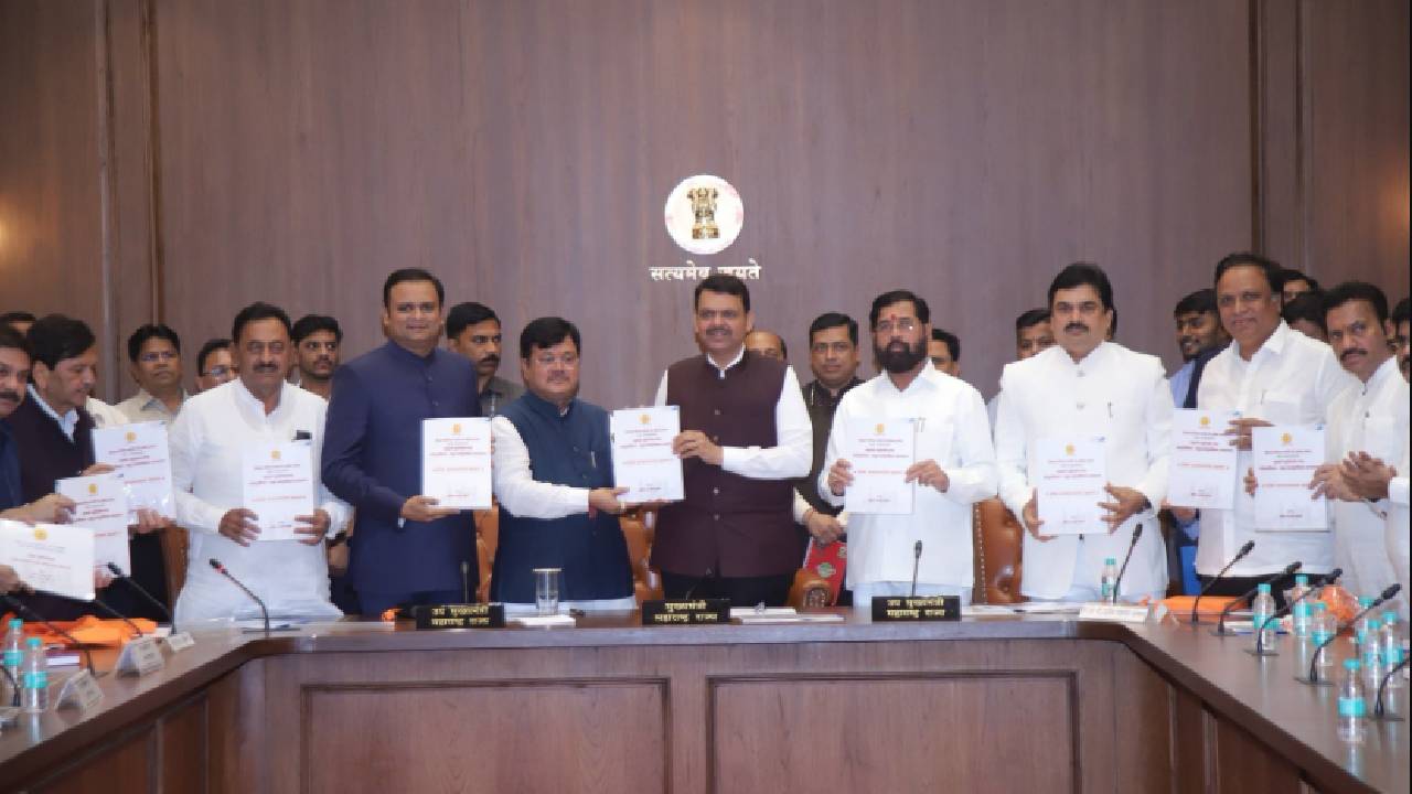 Maharashtra CM Devendra Fadnavis said that the committee submitted the report ahead of schedule and praised its 