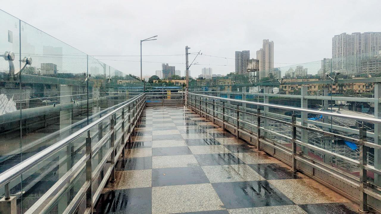 FOB near Swadeshi Mill Road lies underused