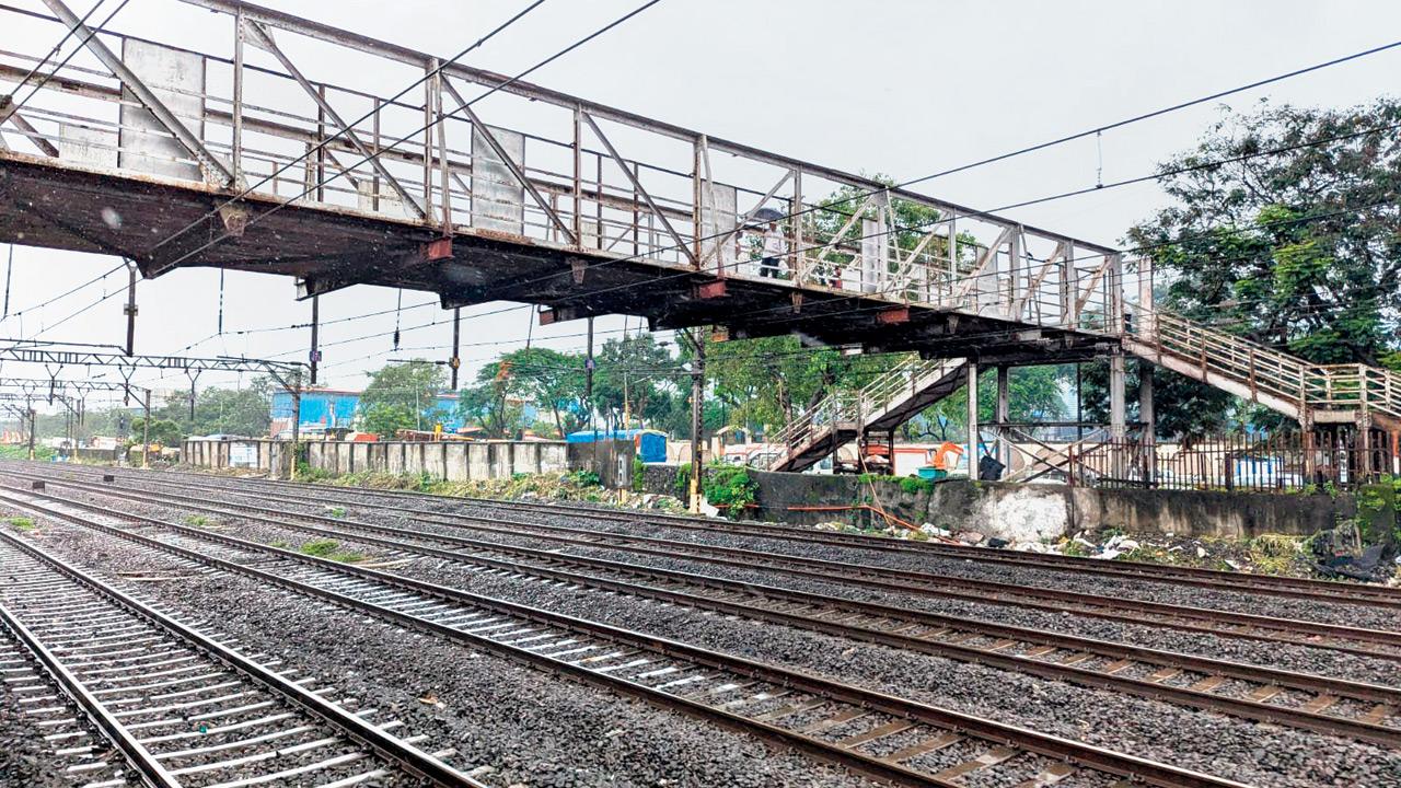 FOB near Swadeshi Mill Road lies underused