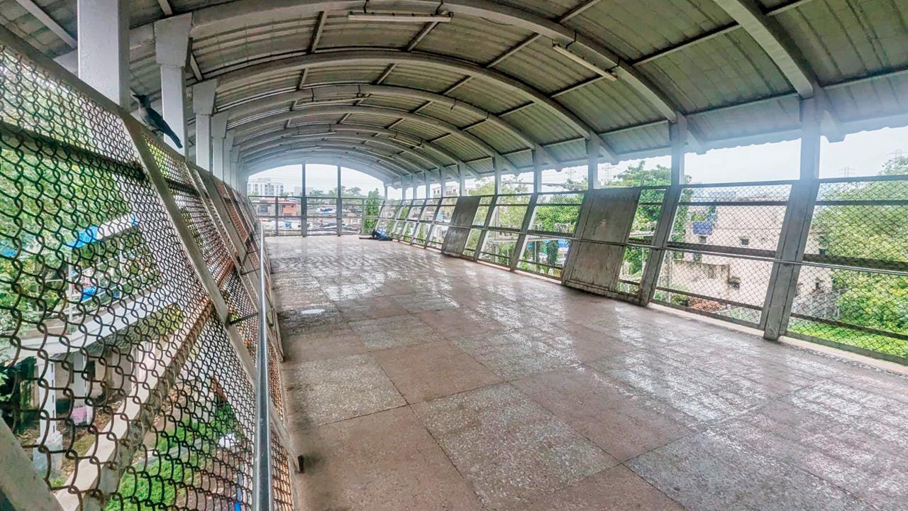 A new foot overbridge at the Kalyan end of Sion station