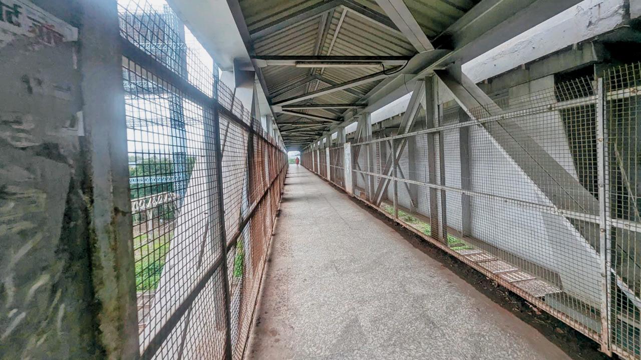 This Sion–BKC connector FOB remains largely isolated and underused, with no direct integration into the BKC pedestrian network