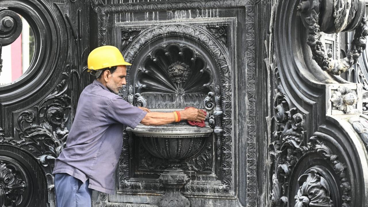 In the absence of regular upkeep, the fountain’s surface has deteriorated due to exposure to rainwater and the hard water previously used to operate it. This has led to a worn-out appearance