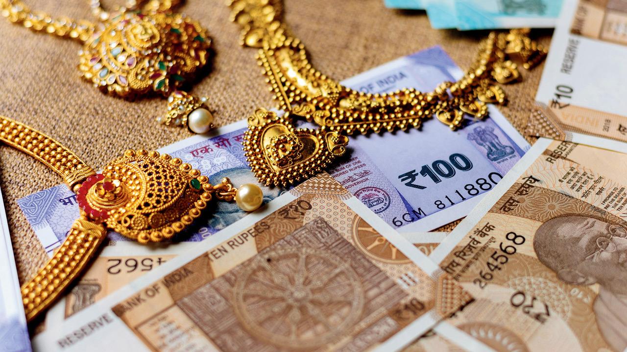 Hallmarked rings expose conman who duped jeweller in Andheri of Rs 6 lakh