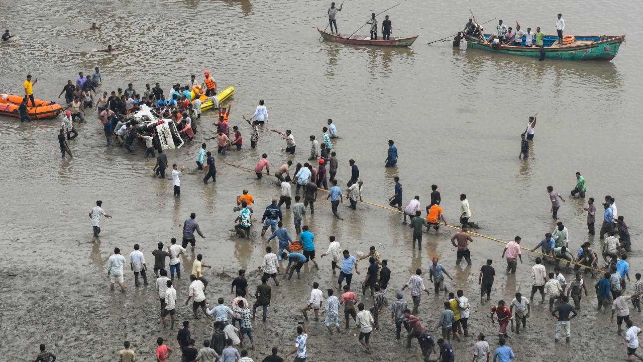 Five vehicles - two trucks, two vans and an autorickshaw - fell into the river after the portion of the bridge collapsed, Vadodara Collector Anil Dhameliya said