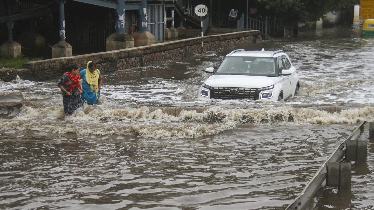 Amid heavy rain, Gurugram issues 'work from home' advisory for offices