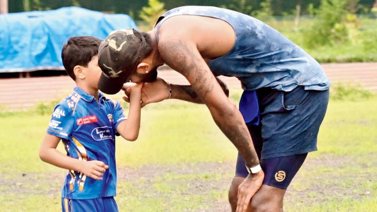 Hardik Pandya checks on Agastya Pandya. PIC/SAYYED SAMEER ABEDI