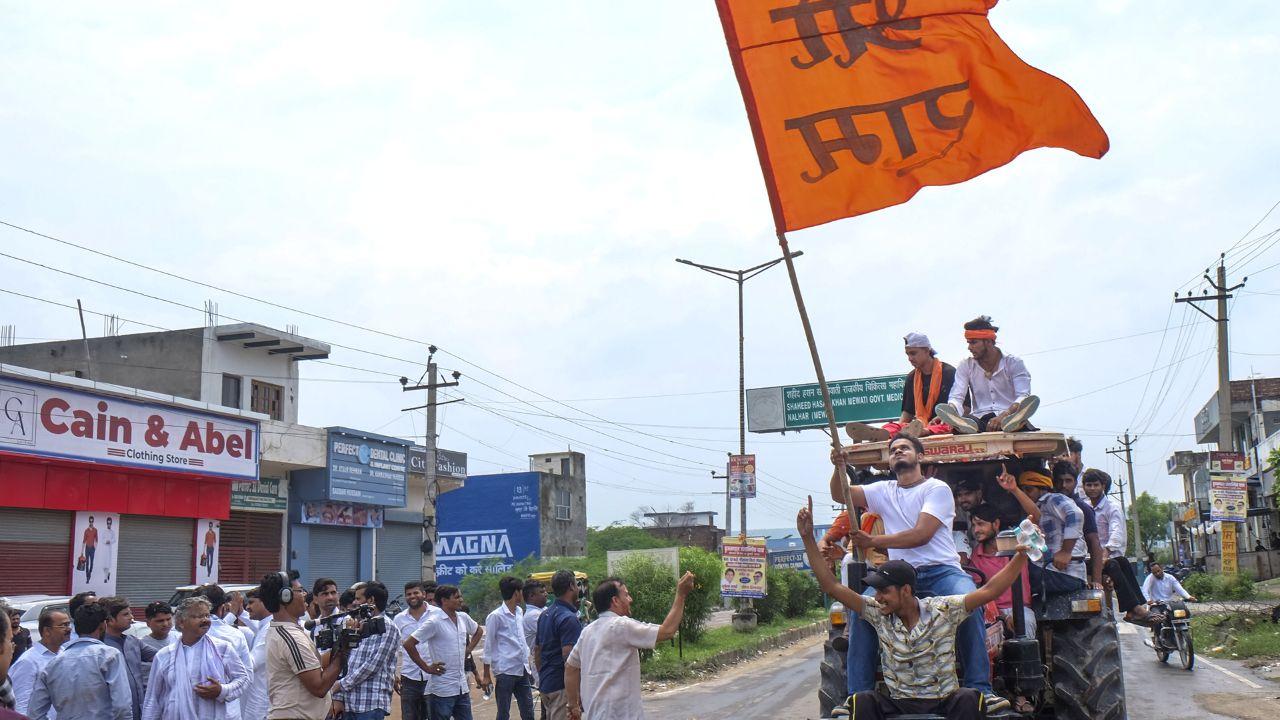 In a special display of shared faith and community spirit, both Hindu and Muslim people welcomed the procession at over 60 spots as it travelled through the Nuh district