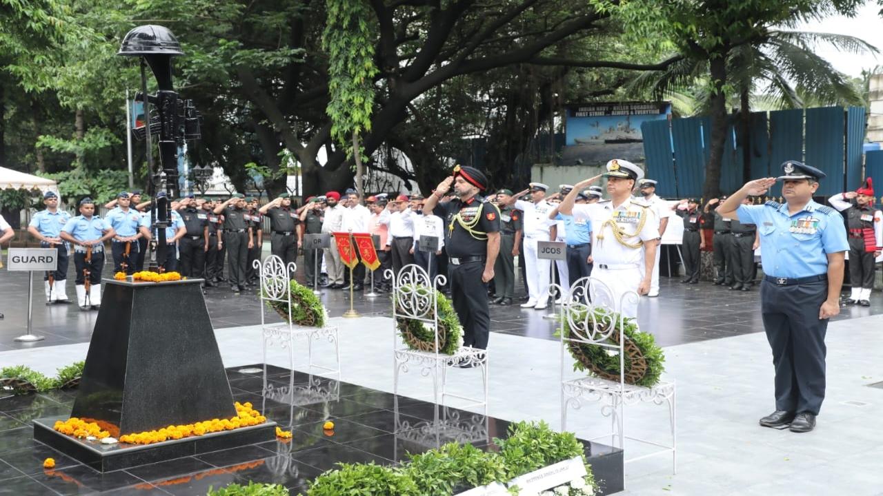 City pays tribute to Kargil's bravehearts on 26th anniversary of Operation Vijay