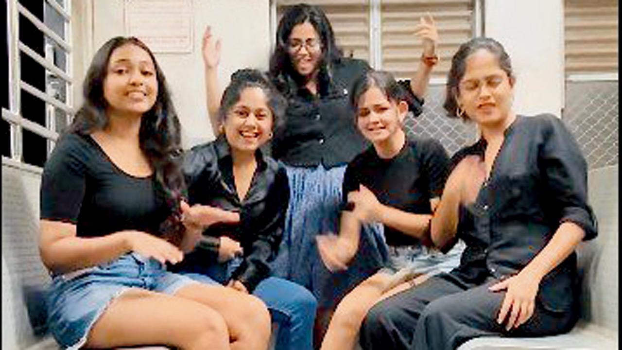 (From left) Krutika Borkar, Aarti Satyapal, Rasika Borkar, Nikita Ghate and Sakshi Marathe perform inside a ladies’ compartment. PIC COURTESY/KONKAN COLLECTIVE