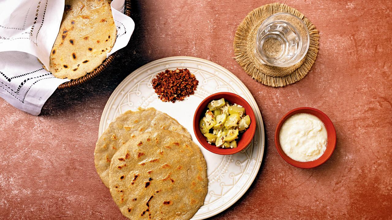 Lauki ki Sabzi (bottle gourd curry) with sorghum chapati and a side of chutney — a complete, satisfying meal that takes very little time to prepare