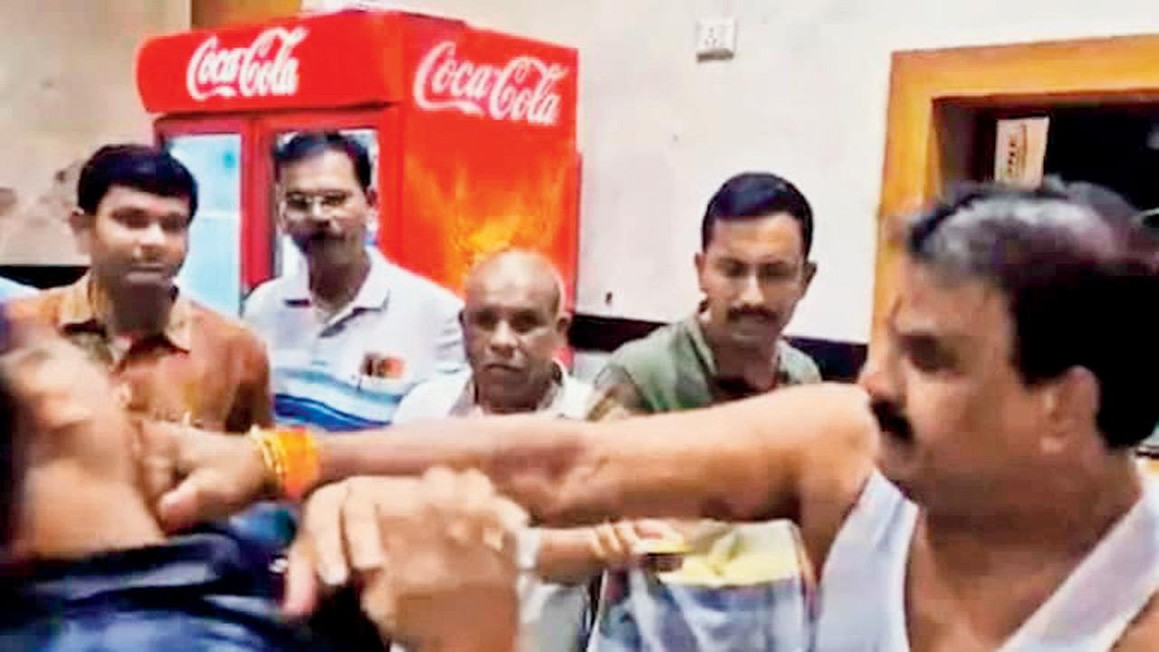Canteen worker assault: Devendra Fadnavis, his junior minister differ on stance