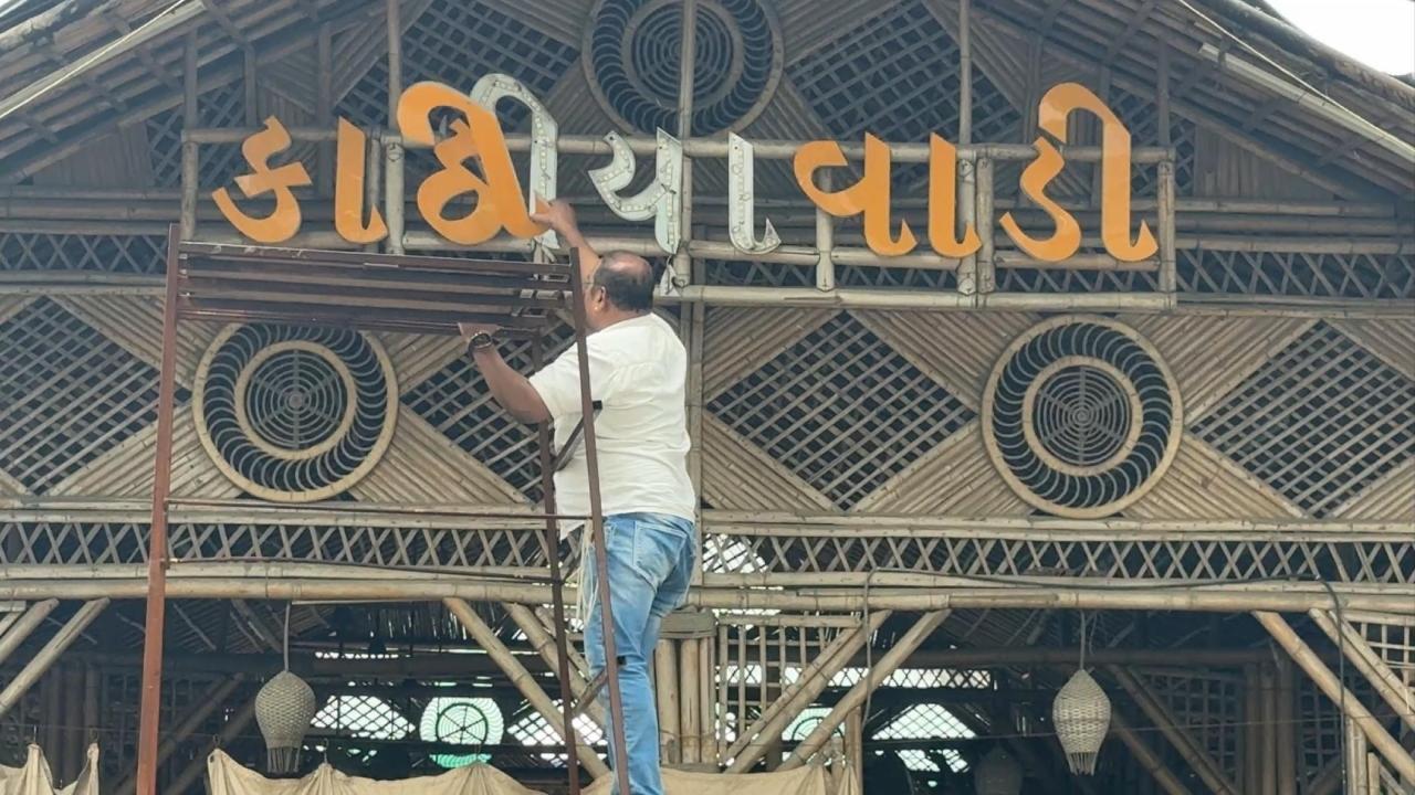 MNS workers pull down Gujarati signboards along Mumbai-Ahmedabad highway