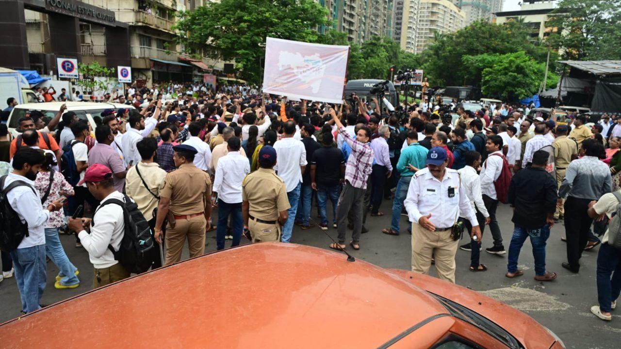 As the protest intensified, opposition parties Shiv Sena (UBT) and NCP (SP) extended their support
 