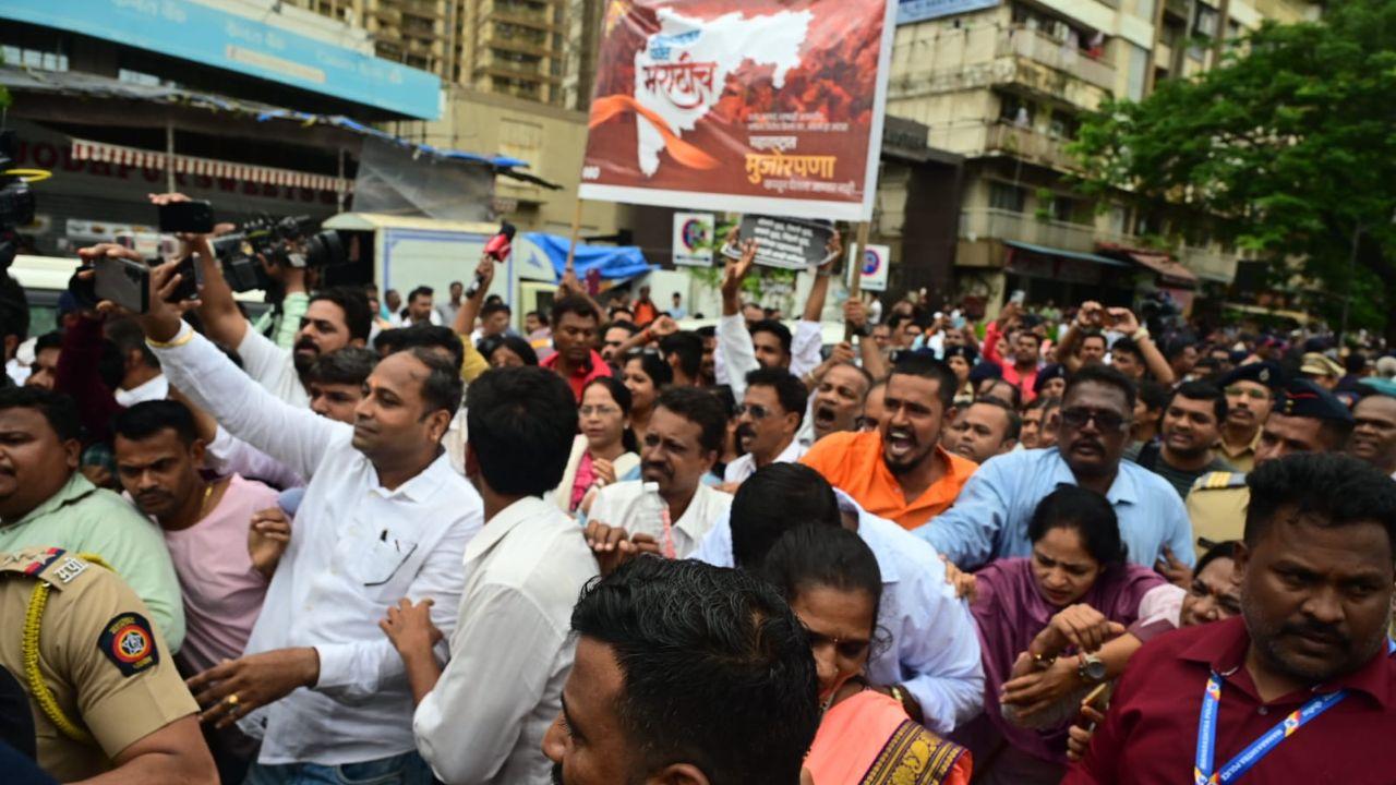 The Marathi Ekikaran Samiti, an outfit fighting for the rights of the Marathi-speaking population, has also backed the protest, criticising those who conduct business in Maharashtra but hesitate to speak Marathi