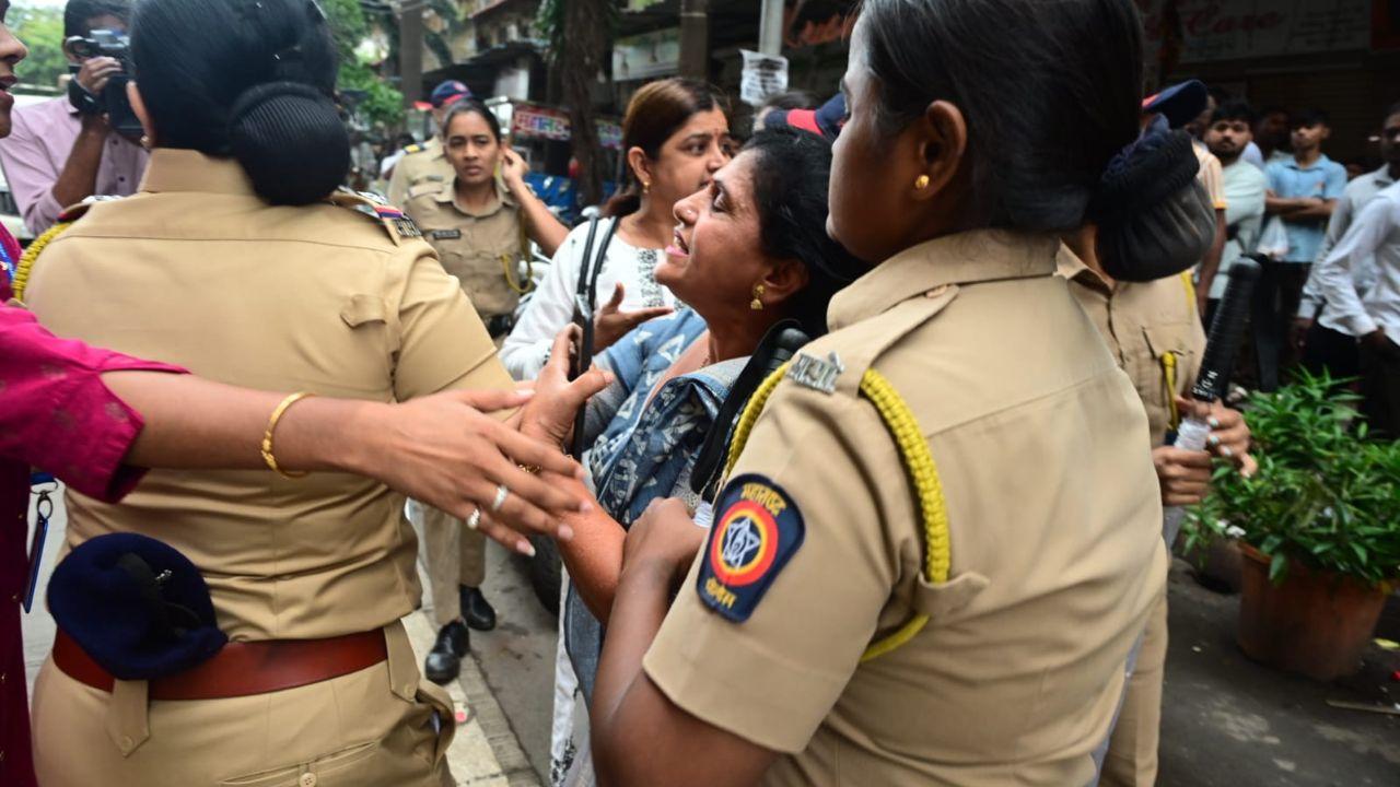 Many people at the spot directed their ire towards the BJP-led government, accusing it of allowing traders to take out a rally a few days back in the same area while denying permission to Marathi people